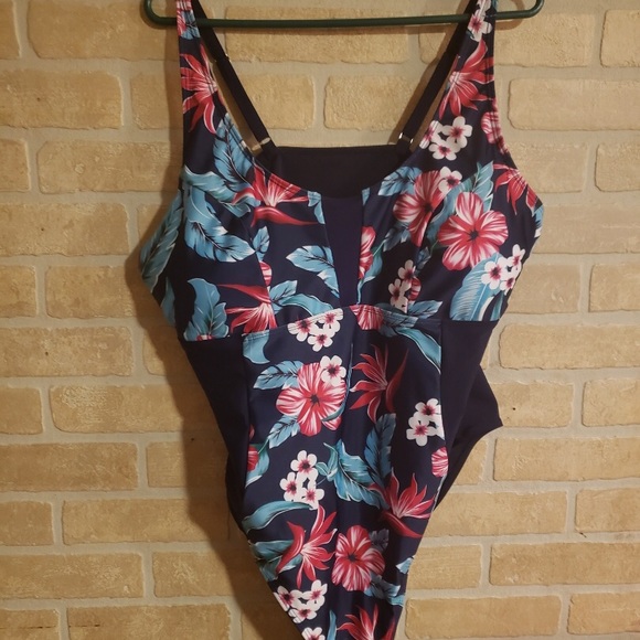 SOLD Tropical Flower Print Plus Size Swimwear READ BIO - Picture 7 of 8
